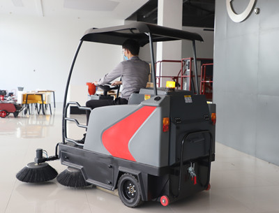 電動(dòng)掃地機(jī) 電動(dòng)掃地機(jī)