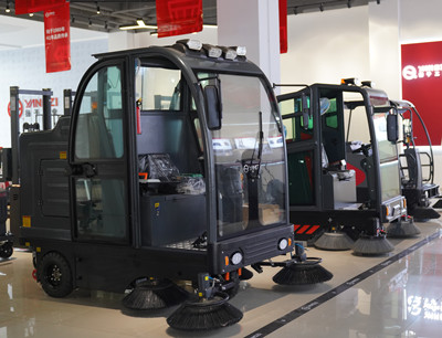 掃地車(chē)廠(chǎng)家 掃地車(chē)廠(chǎng)家