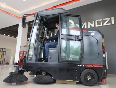 駕駛式掃地機 駕駛式掃地機