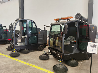 電動(dòng)掃地車 電動(dòng)掃地車